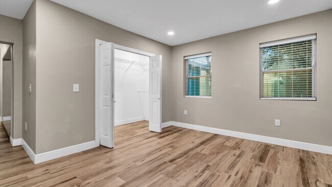 Building Photo - Spacious remodeled South Tampa 4BR/3BA hom...