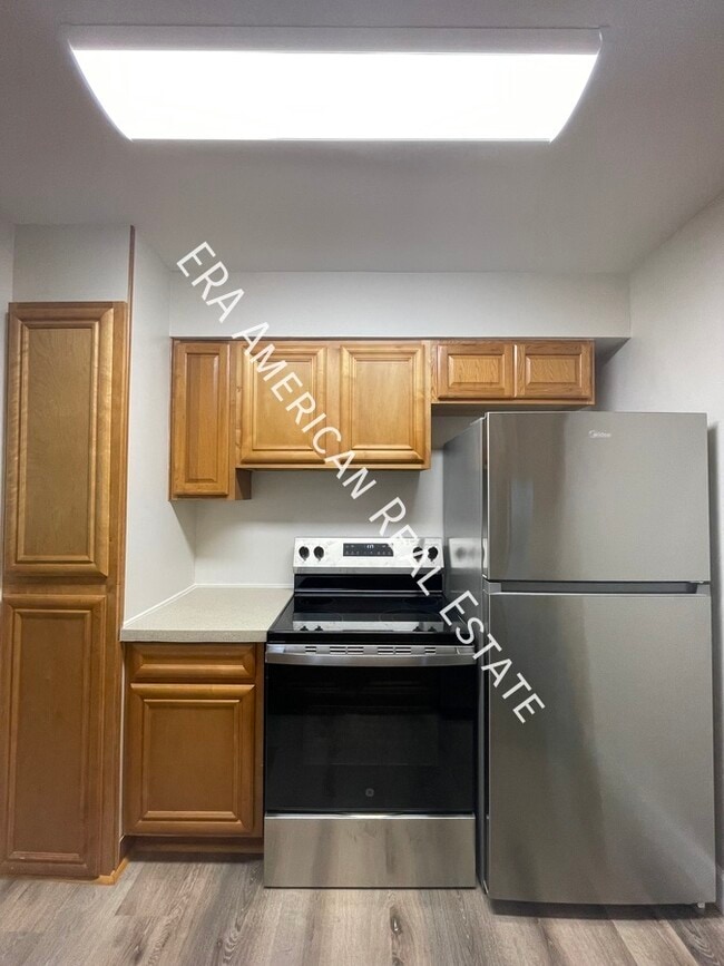 Building Photo - 613 Colonial Dr