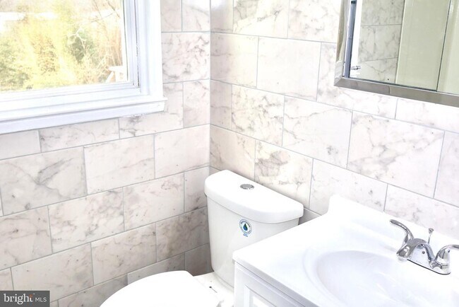 Building Photo - 147 Deacon Rd