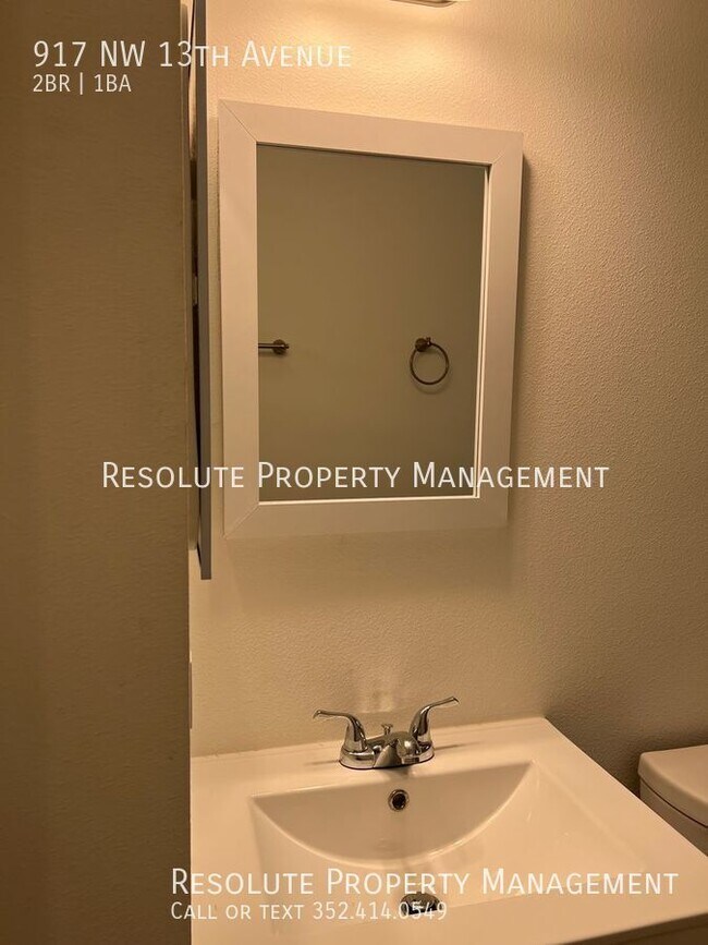 Building Photo - Newly Remodeled 2/1 - NW Ocala