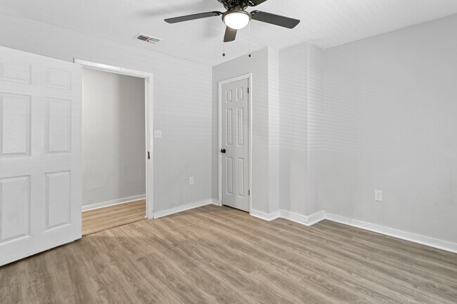 Building Photo - 1424 E 25th St