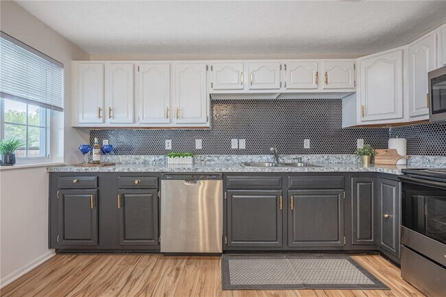 Building Photo - 5276 Buckner Dr