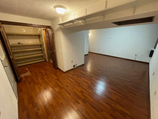 Building Photo - 16 Bowstring Way