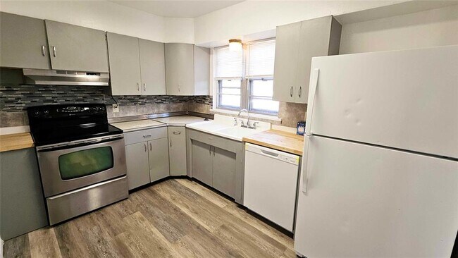 Building Photo - 3633 SE 27th St