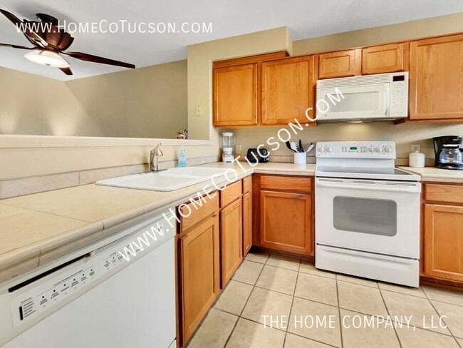 Building Photo - Short Term Furnished Foothills Condo 5675 N Camino Esplendora-2211