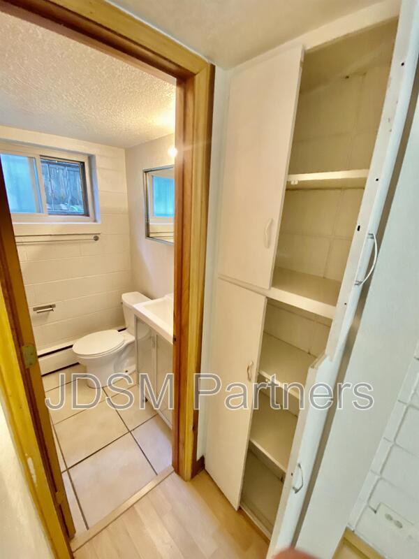 Building Photo - 2860 W 32nd Ave