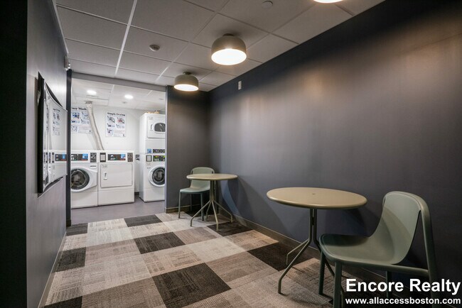 Building Photo - 100 Hemenway St