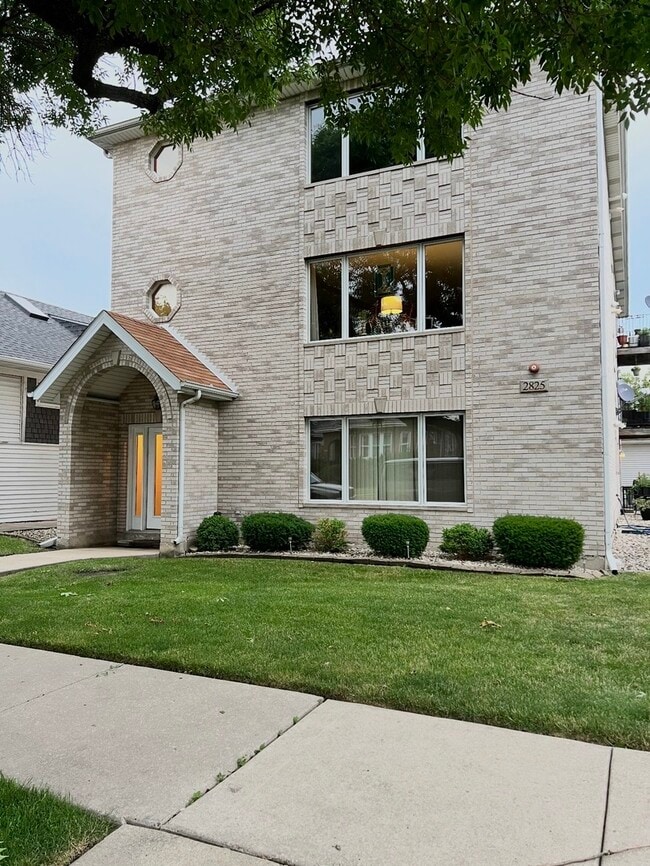 Building Photo - 2825 73rd Ave