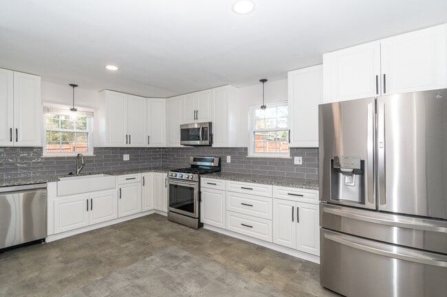 Building Photo - 412 Keeble St