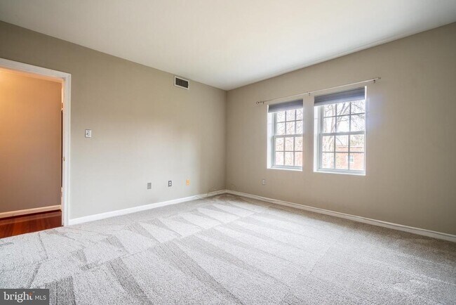 Building Photo - 1713 N Troy St