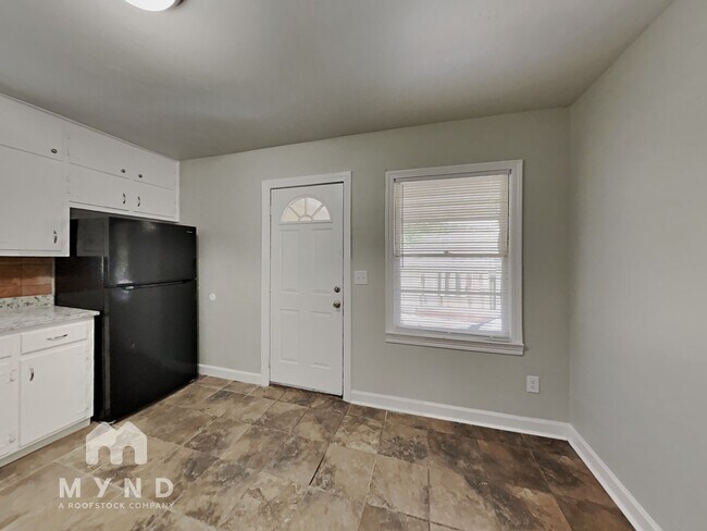 Building Photo - 1329 5 Mile Rd