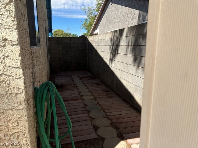 Building Photo - 1628 Starridge Way