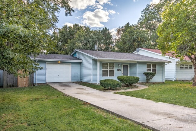 Building Photo - 18 Redwood Dr