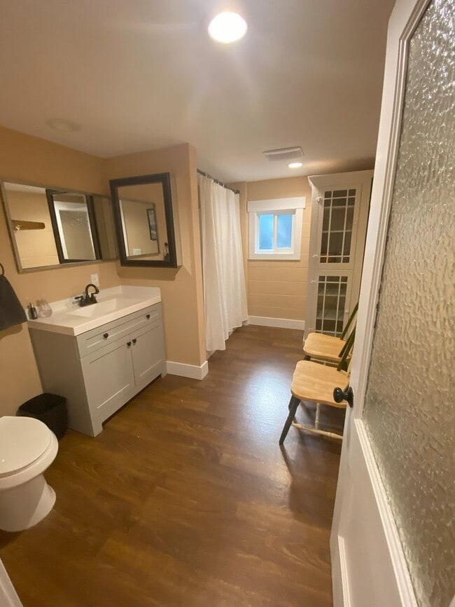 Building Photo - S. Lakeshore Rd.