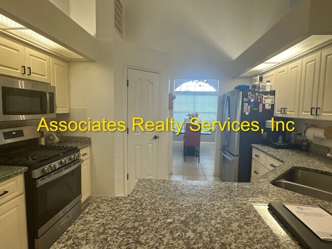 Building Photo - Beautiful 4 Bedroom/3 Bathroom in BROADMOOR!
