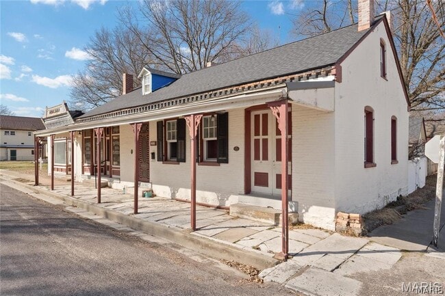 Building Photo - 301 W Laurel St