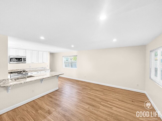 Building Photo - Beautiful 3BD/2BA W/ Updated Kitchen and Backyard in Morena!