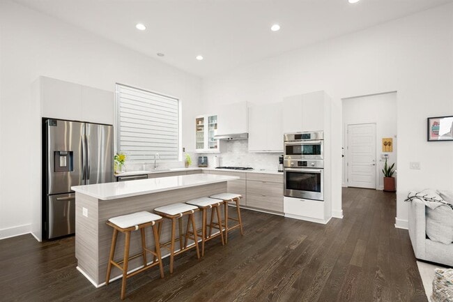 Building Photo - 6013 Florencia Ln