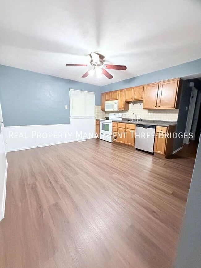 Building Photo - 7025 Richwood Ln