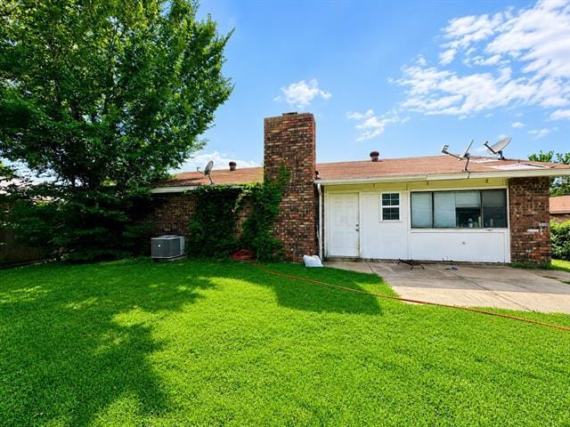 Building Photo - 2304 Chinaberry Dr