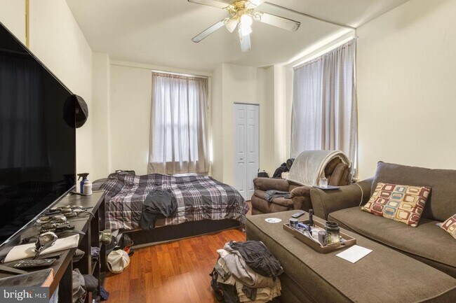 Building Photo - 1324 Locust St