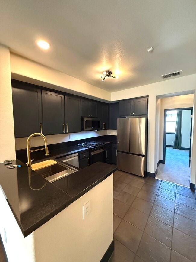 Building Photo - NEW CONSTRUCTION HUGE 1800sf 3BR/3BA 2GR Caballo Hills Townhome Western Views AVAIL NOW