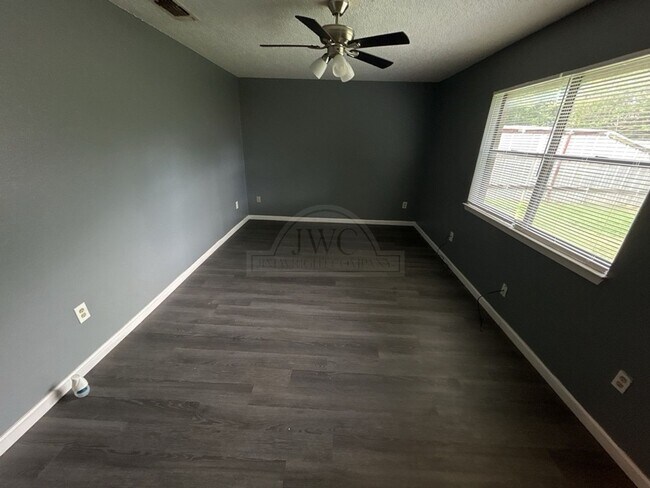 Building Photo - 2011 Windward Dr