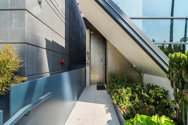 Building Photo - 838 California Ave