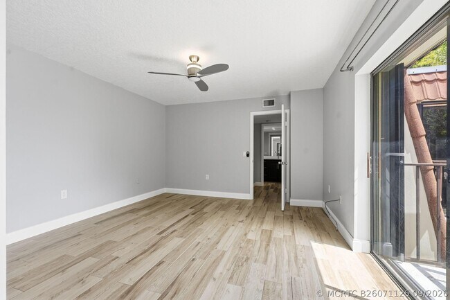 Building Photo - 236 Charter Way