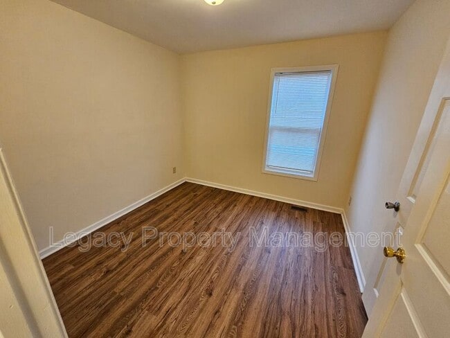 Building Photo - 531 S Anthony St