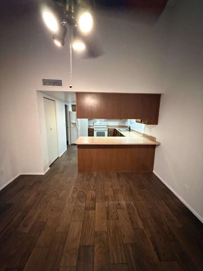 Building Photo - N 65th Ave