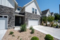 Building Photo - 735 E Zekes Ct