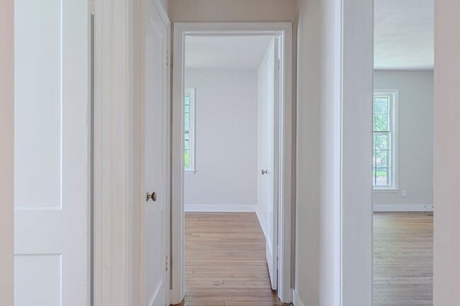 Building Photo - Spacious home for rent!