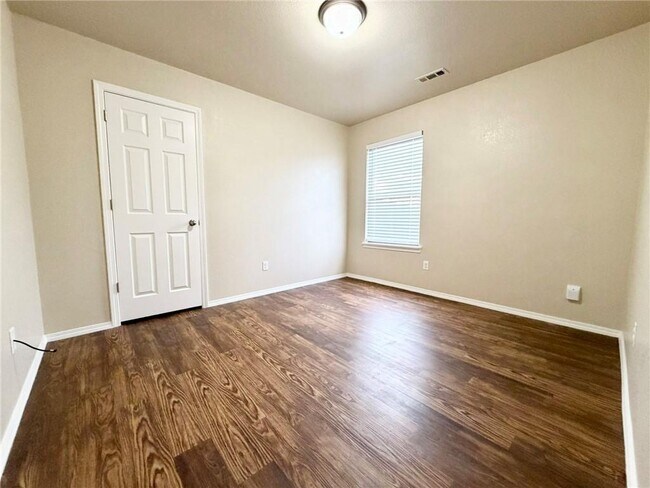 Building Photo - 610 Saddlehorn Dr