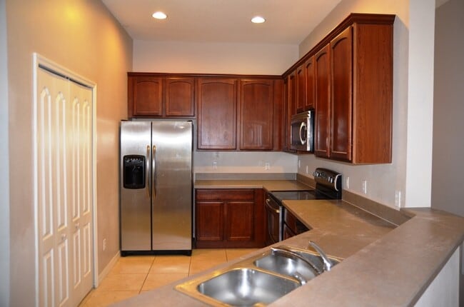 Building Photo - Beautiful 2/2 Condo w/Garage in Villas of East Park of Lake Nona with Private View