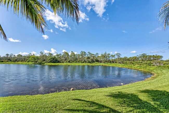 Building Photo - Available from Jun 1st as a furnished annual 2BR/2BA+Den Condo in Treviso Bay!
