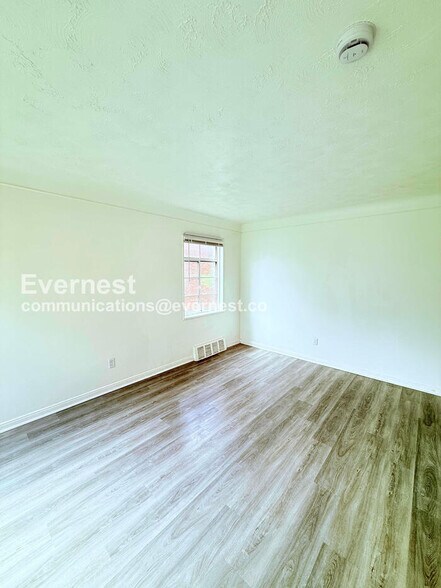 Building Photo - 20527 Rosemont Ave