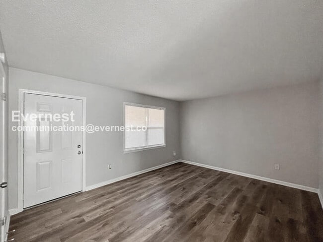 Building Photo - Limited Time Special Offer / 3 Bed, 1.5 Bath Home with Fenced Yard & Carport / Pet-Friendly / Com...