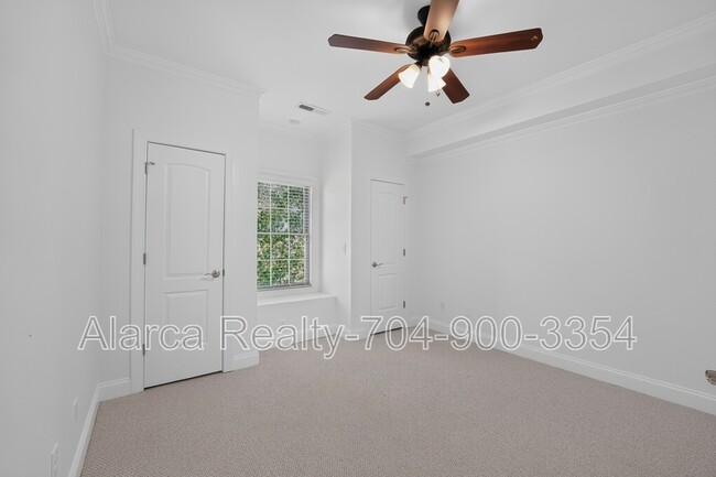 Building Photo - 2718 Old Course Road