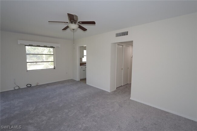 Building Photo - 313 6th St S