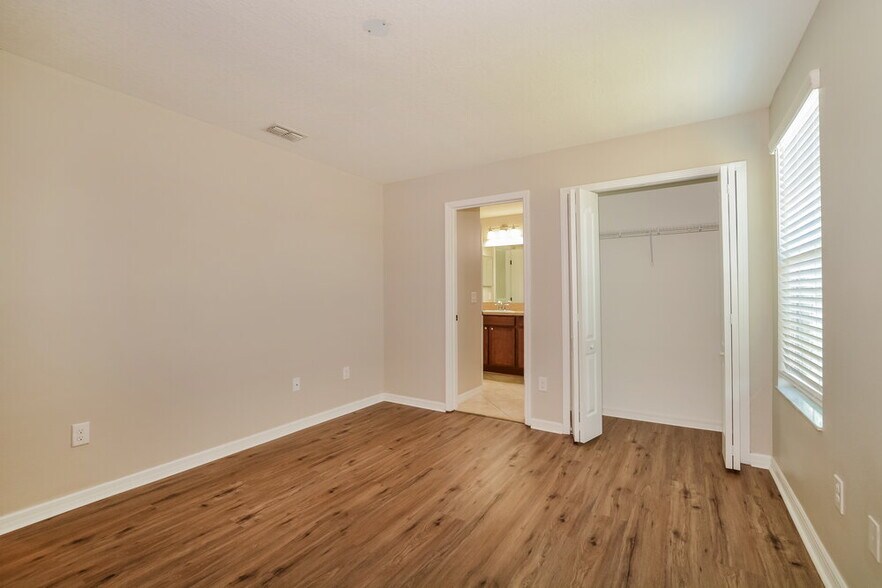 Building Photo - 6817 Sundrop St