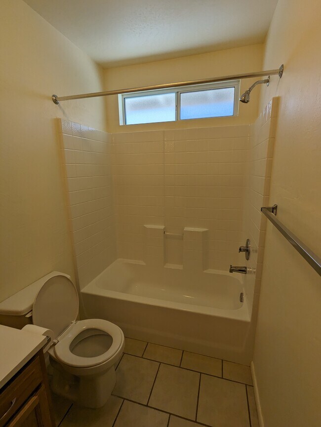 Building Photo - 90 E Cliff House Dr