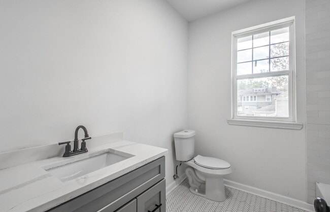 Building Photo - Elegant Midtown Memphis Single-Family Home for Lease