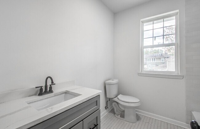 Building Photo - Elegant Midtown Memphis Single-Family Home...