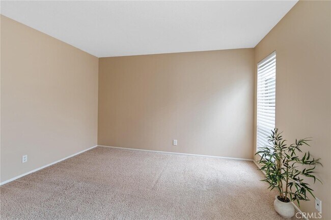 Building Photo - 13 Rockrose Way