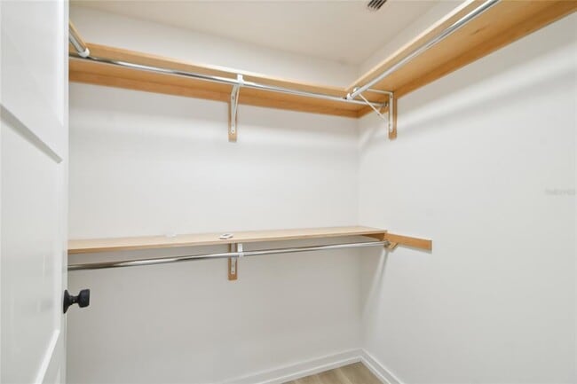 Building Photo - 1602 Park Lake St