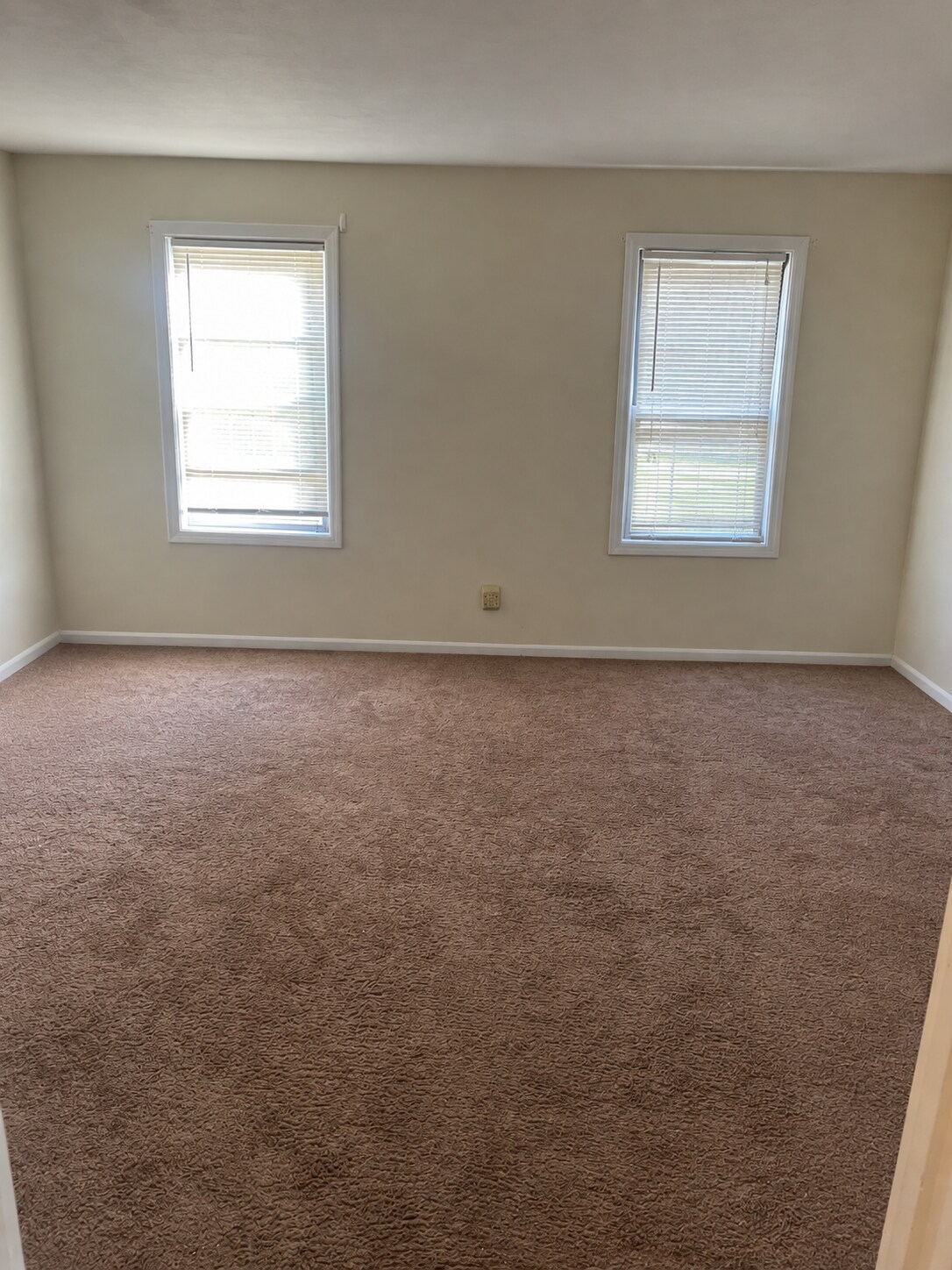 Living room - 60 Lincoln St