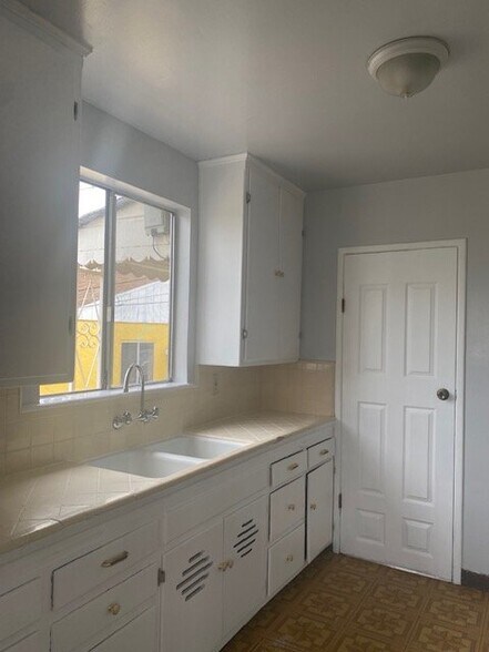 Building Photo - 3641 E 59th Pl