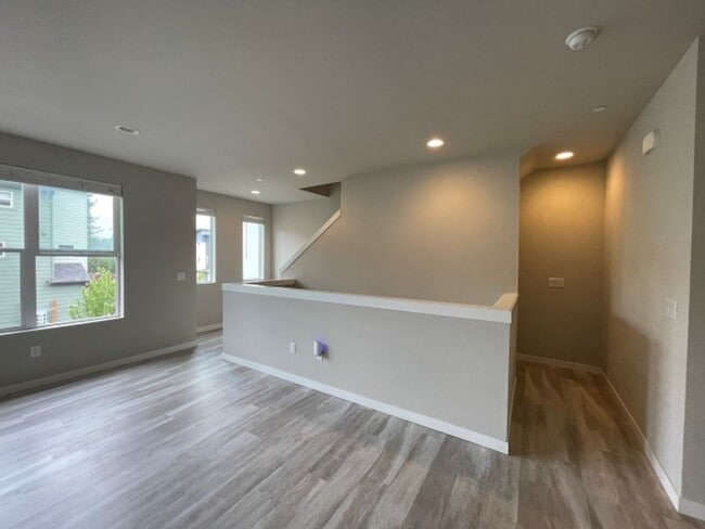 Building Photo - 4bd/3.5ba Lynnwood Townhome