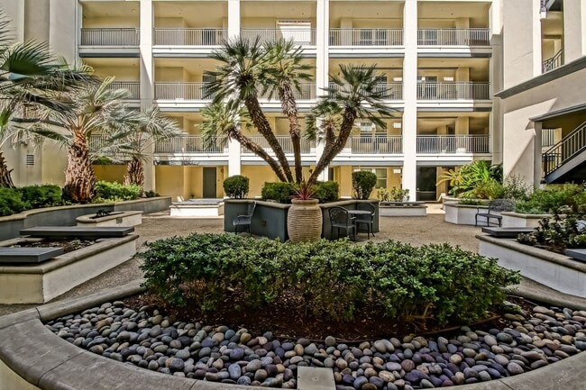 Building Photo - Bright & Airy, Recently Updated 3rd Floor Apartment in the Catalina Building Across from Central ...